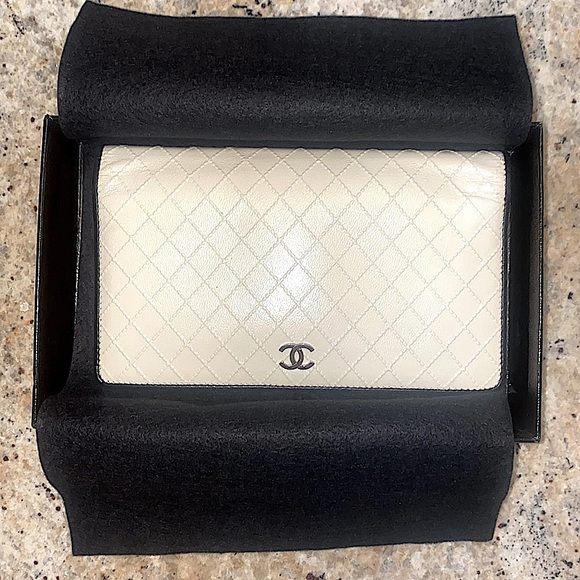 CHANEL Handbags - Chanel Quilted Bi-Color Ivory/Black Matelasse Long Wallet- Authentic